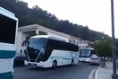 Γαμπρός και νύφη πήγαν στην εκκλησία με 15 λεωφορεία - ΒΙΝΤΕΟ