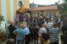 Θρήνος στην κηδεία της μητέρας που πνίγηκε με τον σύντροφό της προσπαθώντας να σώσουν τα παιδιά τους