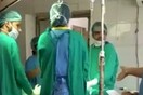 Οργή προκαλεί βίντεο που δείχνει δύο Ινδούς γιατρούς να τσακώνονται μέσα στο χειρουργείο πάνω από ετοιμόγεννη