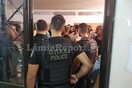 Λαμία: Επεισόδια, εντάσεις και παρέμβαση των ΜΑΤ στο δημοτικό συμβούλιο