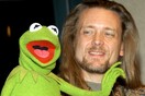 Αυτός ο άνθρωπος ήταν η φωνή του Κέρμιτ και μόλις ανακοίνωσε ότι απολύθηκε