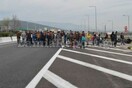 Πρόσφυγες έκλεισαν την Εθνική Οδό Αθηνών-Λαμίας στις Θερμοπύλες