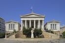 Νέοι ποιητές σε μια δημόσια performance με την μπάντα του Δήμου Αθηναίων