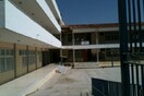Παράθυρο έπεσε στο κεφάλι μαθητή την ώρα του μαθήματος σε σχολείο στον Χολαργό