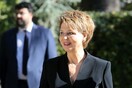 Η Γεροβασίλη ανακοίνωσε τον αριθμό των δημ. υπαλλήλων και υποστήριξε ότι έχουν γίνει μόνο 300 προσλήψεις