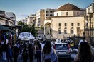 Επίθεση στο Μοναστηράκι: Οι κουκουλοφόροι έψαχναν τους κοντοκουρεμένους - Τι λέει ο άντρας που έσωσε τους Ευέλπιδες
