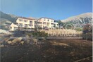 Ανεξέλεγκτη καίει μεγάλη πυρκαγιά στο Καρπενήσι-Απειλεί σπίτια και ξενοδοχεία
