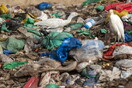 Οι 170 χώρες του ΟΗΕ συμφώνησαν να «μειώσουν σημαντικά» τα πλαστικά μιας χρήσης
