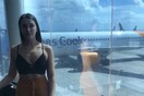 Μια 21χρονη καταγγέλλει πως αυτό το ντύσιμο θεωρήθηκε ακατάλληλο σε αεροπλάνο και απείλησαν να την κατεβάσουν