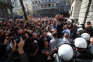 Σερβία: Αποκλεισμένος στο προεδρικό μέγαρο ο Βούτσιτς από διαδηλωτές της αντιπολίτευσης