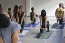 Τα μαθήματα yoga με ελεύθερη συνεισφορά επιστρέφουν στο Ρομάντσο