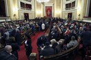 Ισπανία: Το ακροδεξιό κόμμα Vox μπλόκαρε διακήρυξη κατά της ομοφοβίας από τη Γερουσία