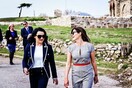 Η Μπέττυ Μπαζιάνα με την σύζυγο του Ζάεφ στο κάστρο των Σκοπίων - Αντάλλαξαν δώρα