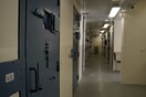 Έρευνες στις φυλακές Αυλώνα και Κορυδαλλού - Βρήκαν αυτοσχέδια όπλα, κινητά και ναρκωτικά