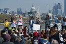 Διαδηλωτές για το περιβάλλον απέκλεισαν κεντρικά σημεία του Λονδίνου