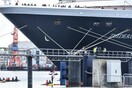 Ακτιβιστές μπλόκαραν τον απόπλου από κρουαζιερόπλοιο σε λιμάνι της Γερμανίας