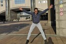 Ο Γεωργούλης χοροπηδά έξω από το ευρωκοινοβούλιο και ποστάρει στο Instagram