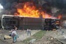 Δεκάδες νεκροί και τραυματίες από σύγκρουση λεωφορείου με φορτηγό στο Μεξικό