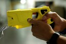 Πατέρας χρησιμοποιούσε τέιζερ για να πειθαρχεί τα τρία παιδιά του
