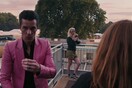 Ακολουθώντας τον frontman των The Killers λίγο πριν βγει στην σκηνή