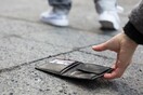 Τι κάνουν οι Έλληνες αν βρουν ένα πορτοφόλι με πολλά χρήματα; Πείραμα για διεθνή έρευνα απαντά