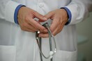 Νέα καταγγελία για δήθεν γιατρό- «Ορθοπαιδικός» φέρεται να εξαπατά ασθενείς