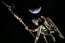H μαγική βραδιά με Πανσέληνο και μερική έκλειψη Σελήνης σε φωτογραφίες απ' όλο τον κόσμο