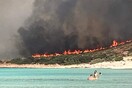 Μαίνεται η πυρκαγιά στην Ελαφόνησο - Ενισχύονται οι δυνάμεις της Πυροσβεστικής