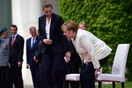 Καθιστή υποδέχτηκε η Μέρκελ την πρωθυπουργό της Δανίας