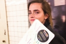 Η Έμα Γουάτσον κρύβει αντίτυπα του αγαπημένου της βιβλίου στο Μετρό της Νέας Υόρκης