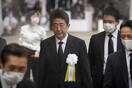 Οργή για τις πανομοιότυπες ομιλίες του Άμπε σε Χιροσίμα και Ναγκασάκι - «Λέει τις αρλούμπες του και φεύγει»