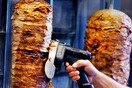 Πειραιάς: Κατασχέθηκαν 250 κιλά γύρου κοτόπουλου λόγω σαλμονέλας