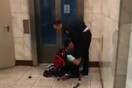Αντιδράσεις για το βίντεο σύλληψης αλλοδαπού μικροπωλητή στο μετρό στο Σύνταγμα