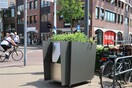 Το Άμστερνταμ τοποθετεί γλάστρες - ουρητήρια
