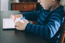 Google και Facebook υπό πίεση για να απαγορεύσουν τις διαφημίσεις για παιδιά
