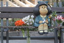 «Αντίο δάσκαλε»- Οι Αργεντινοί θρηνούν για τον θάνατο του Quino, γέμισε λουλούδια άγαλμα της Μαφάλντα
