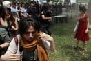 Ποινή φυλάκισης στον Τούρκο αστυνομικό που έριξε χημικά στη γυναίκα με τα κόκκινα