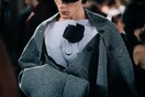 Ο Raf Simons απέτισε φόρο τιμής στον εμβληματικό φωτογράφο της γκέι σκηνής Robert Mapplethorpe