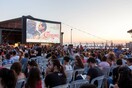 Η κοσμοσυρροή κι η εμπειρία της δωρεάν υπαίθριας προβολή ταινίας στο Λιμάνι της Θεσσαλονίκης