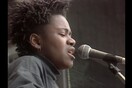 Kαι το τρίτο κλιπ της Tracy Chapman που δεν υπάρχει στο YouTube: Talkin' Bout A Revolution