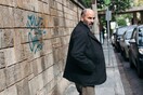 Ο Ακύλλας Καραζήσης κάνει χασίς