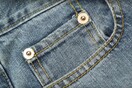 Έχετε αναρωτηθεί γιατί υπάρχουν αυτές οι μικροσκοπικές μεταλλικές κόπιτσες στα jeans σας;