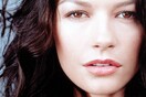 Sneak στα μυστικά ομορφιάς της Catherine Zeta Jones