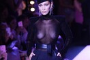 H Bella Hadid κάνει τις πιο τολμηρές εμφανίσεις στην Εβδομάδα Μόδας στο Παρίσι