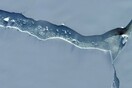 Νέες φωτογραφίες δείχνουν με εκπληκτική λεπτομέρεια την αποκόλληση του τεράστιου παγόβουνου στον Larsen C