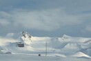 Μια νεράιδα εξερευνά το λαβύρινθο μιας εγκαταλελειμμένης ναυτικής βάσης στην Αρκτική