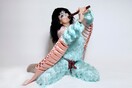 Η Björk φωτογραφήθηκε για το νέο της άλμπουμ «Utopia» με Strap-On και μια φλογέρα στο στόμα