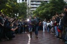 Αποφασισμένοι οι Καταλανοί για την ανεξαρτησία: Ουρές πολιτών έξω από τα εκλογικά κέντρα παρά την απαγόρευση