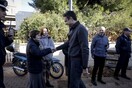Μητσοτάκης σε κατοίκους της Μάνδρας: Προσωπική μου δέσμευση η ολοκλήρωση των αντιπλημμυρικών έργων