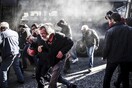 Χημικά και ένταση με μέλη του ΠΑΜΕ έξω από το Μέγαρο Μαξίμου - Έφοδος και στο υπουργείο Εργασίας